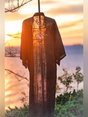 Vtg Black Silk Embroidered Kimono Robe